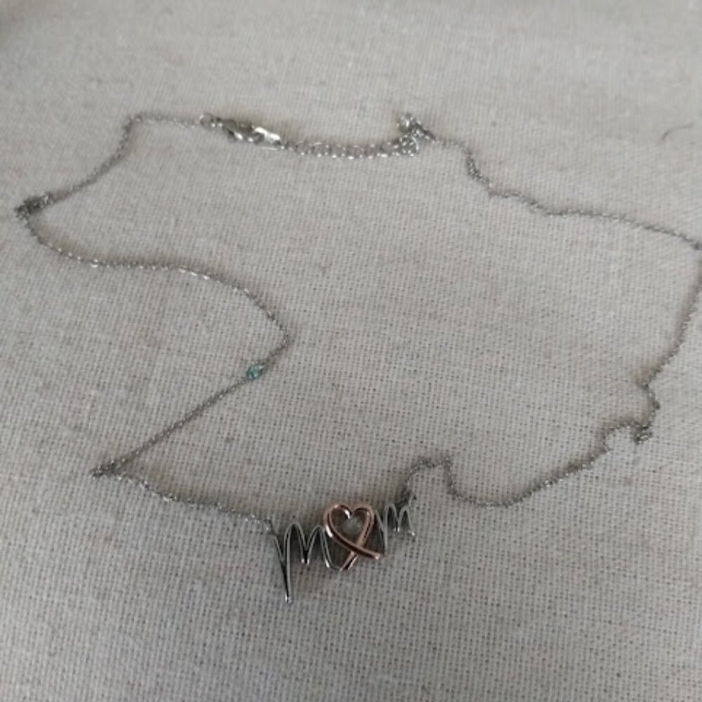 LA: marked MOM chain necklace.